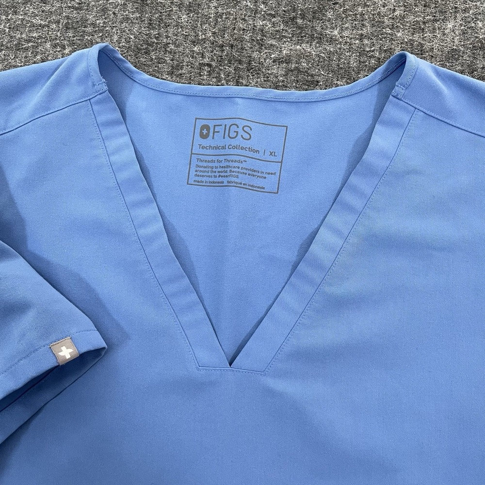 FIGS Women's Size XL Casma Caribbean Blue Short Sleeve 2 Pocket Scrub Top FW1100